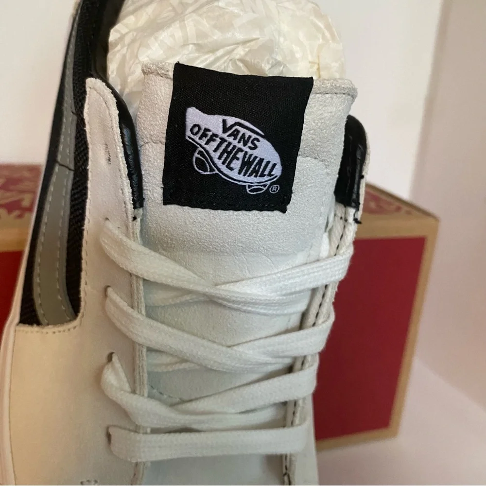 NEW VANS SK8 LOW UNISEX WHITE BLACK  Women 12 NIB NWT